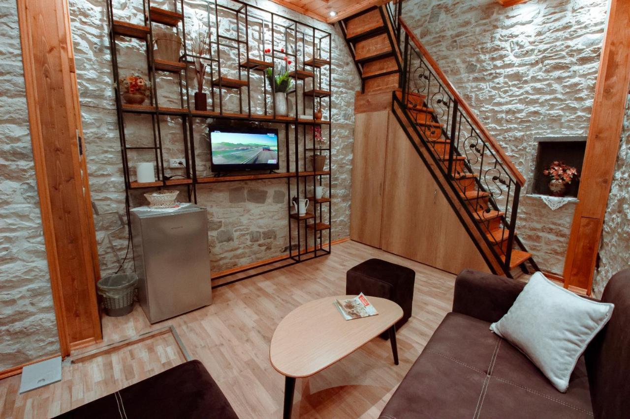 Duplex Apartment Viktoria ジロカストラ エクステリア 写真